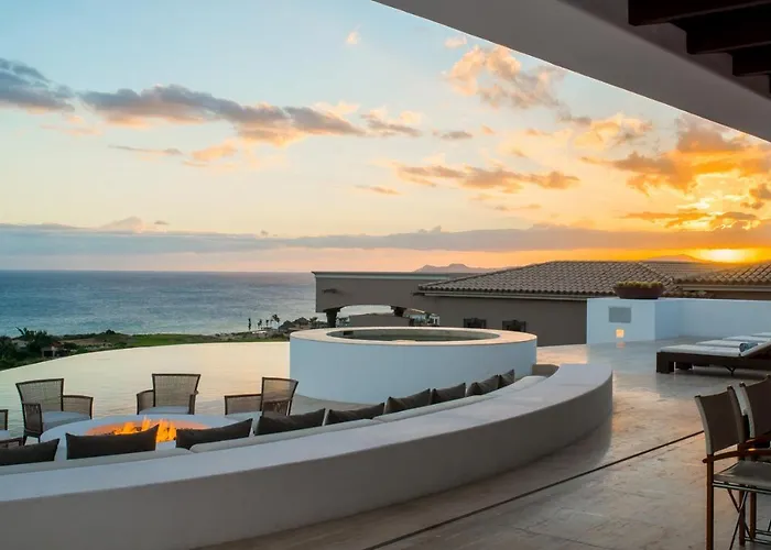 Casa Yvonne Modern Amenities Near Exclusive Golf Course Sleeps 16