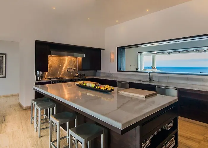 Casa Yvonne Modern Amenities Near Exclusive Golf Course Sleeps 16
