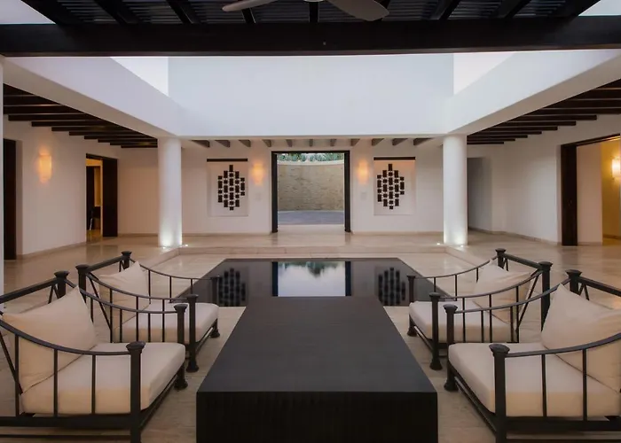 Casa Yvonne Modern Amenities Near Exclusive Golf Course Sleeps 16 Hotel
