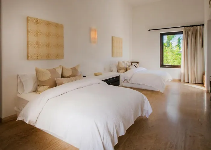 Hotel Casa Yvonne Modern Amenities Near Exclusive Golf Course Sleeps 16 San Jose del Cabo