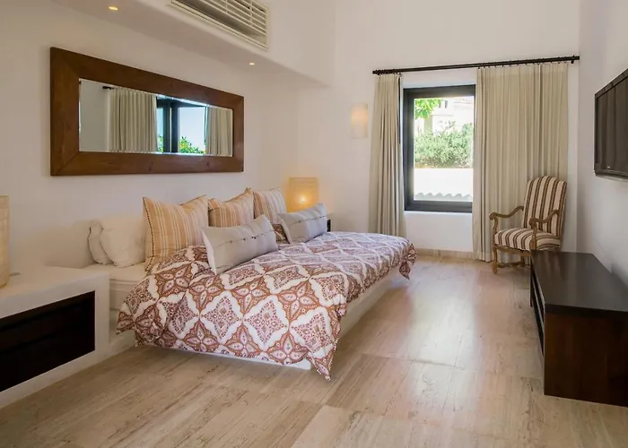 Casa Yvonne Modern Amenities Near Exclusive Golf Course Sleeps 16