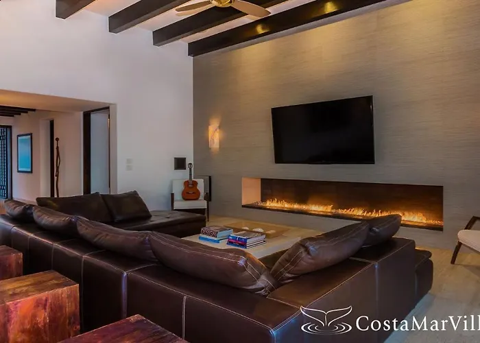 Casa Yvonne Modern Amenities Near Exclusive Golf Course Sleeps 16