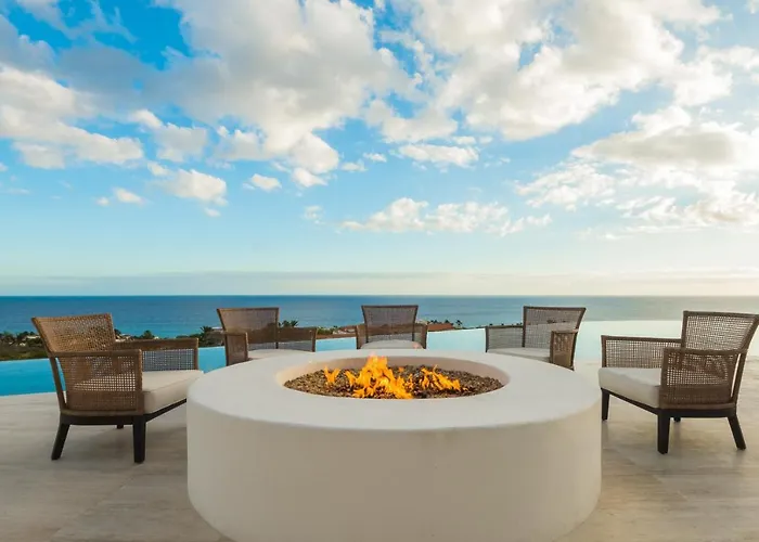Casa Yvonne Modern Amenities Near Exclusive Golf Course Sleeps 16 Hotel