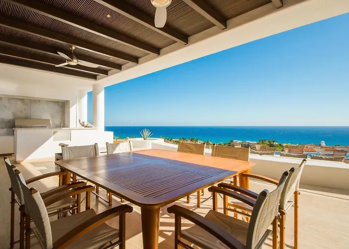 Casa Yvonne Modern Amenities Near Exclusive Golf Course Sleeps 16 Hotel